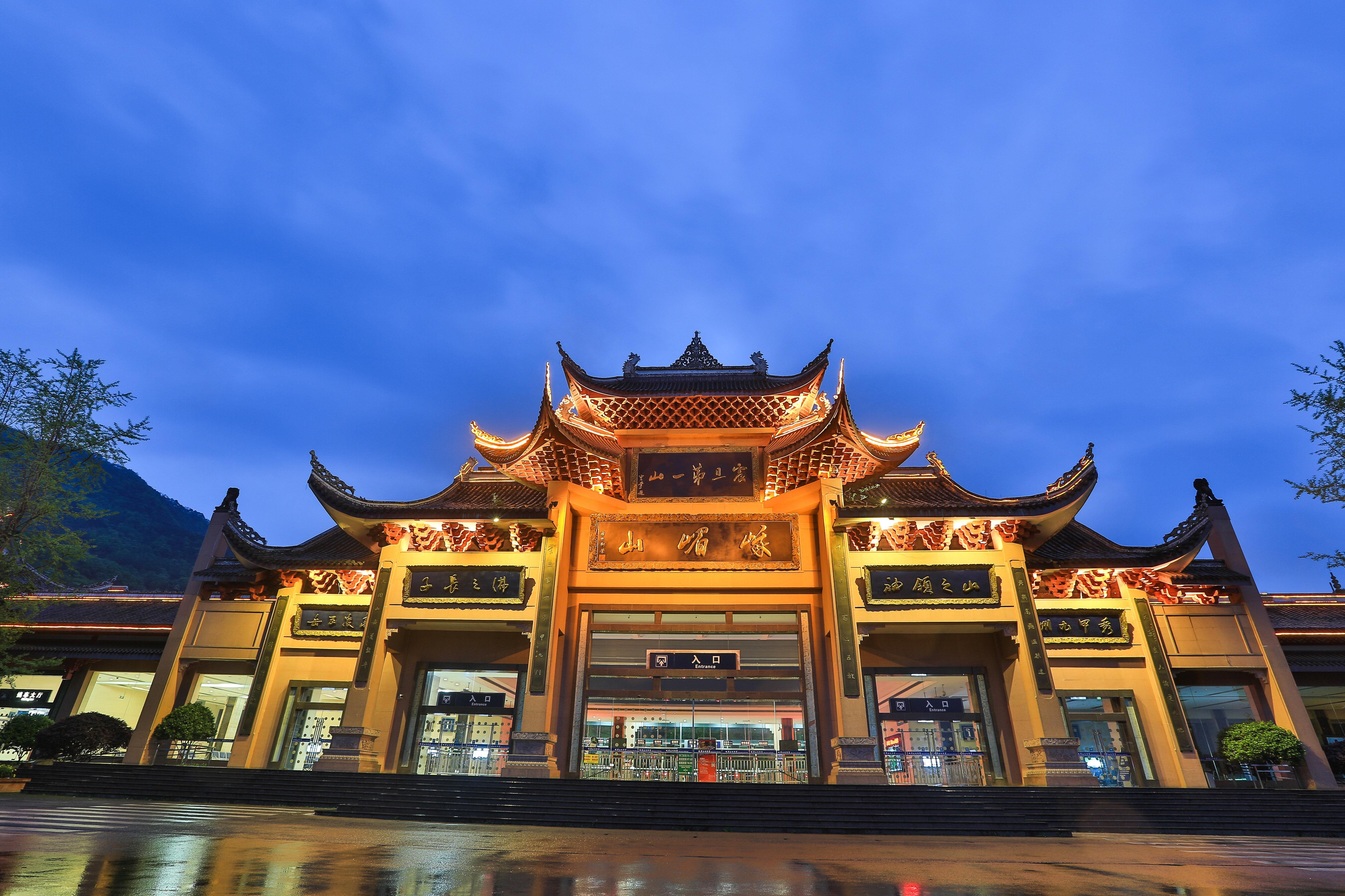 Holiday Inn Express Emei Mountain By Ihg Emeishan Exterior foto
