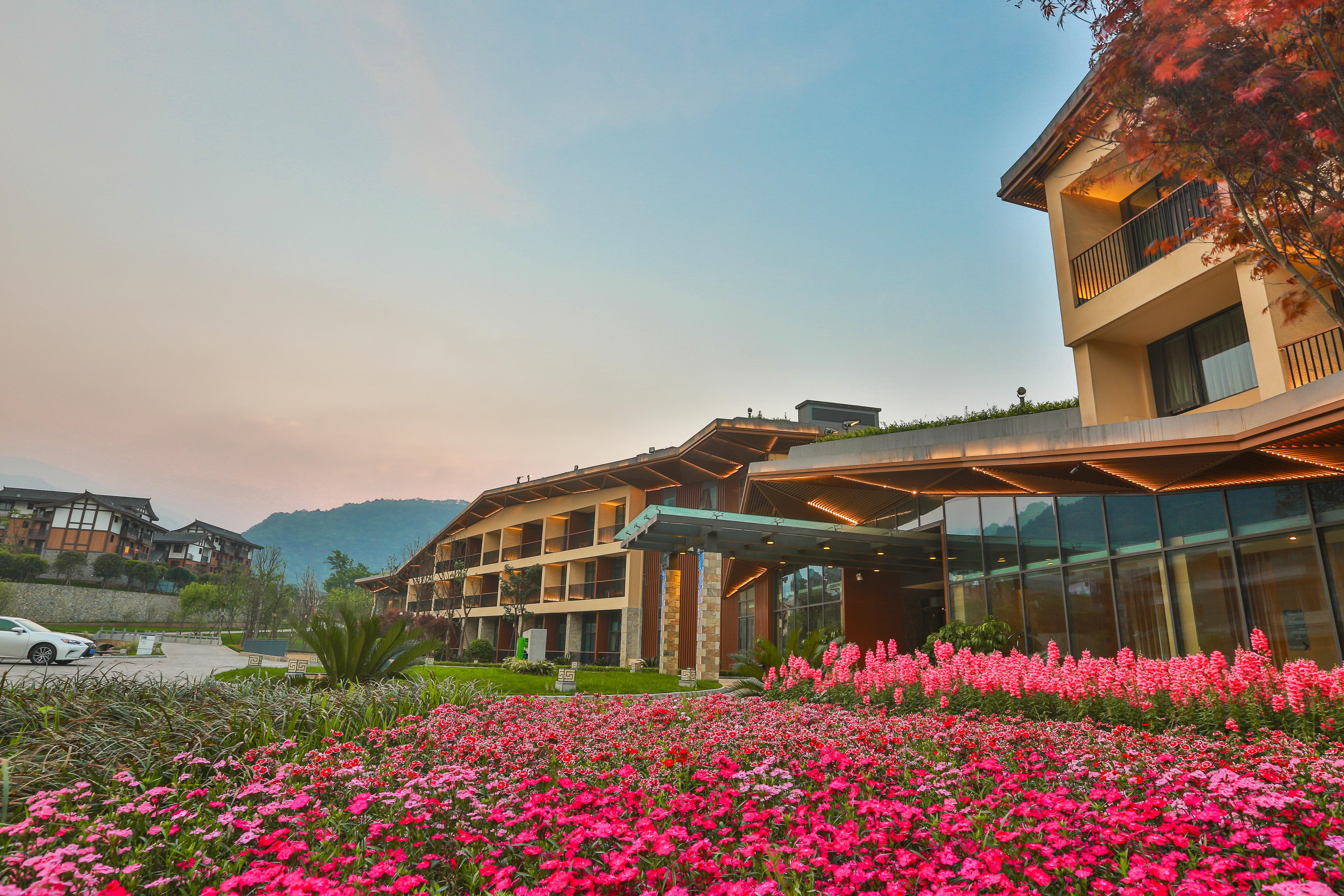 Holiday Inn Express Emei Mountain By Ihg Emeishan Exterior foto