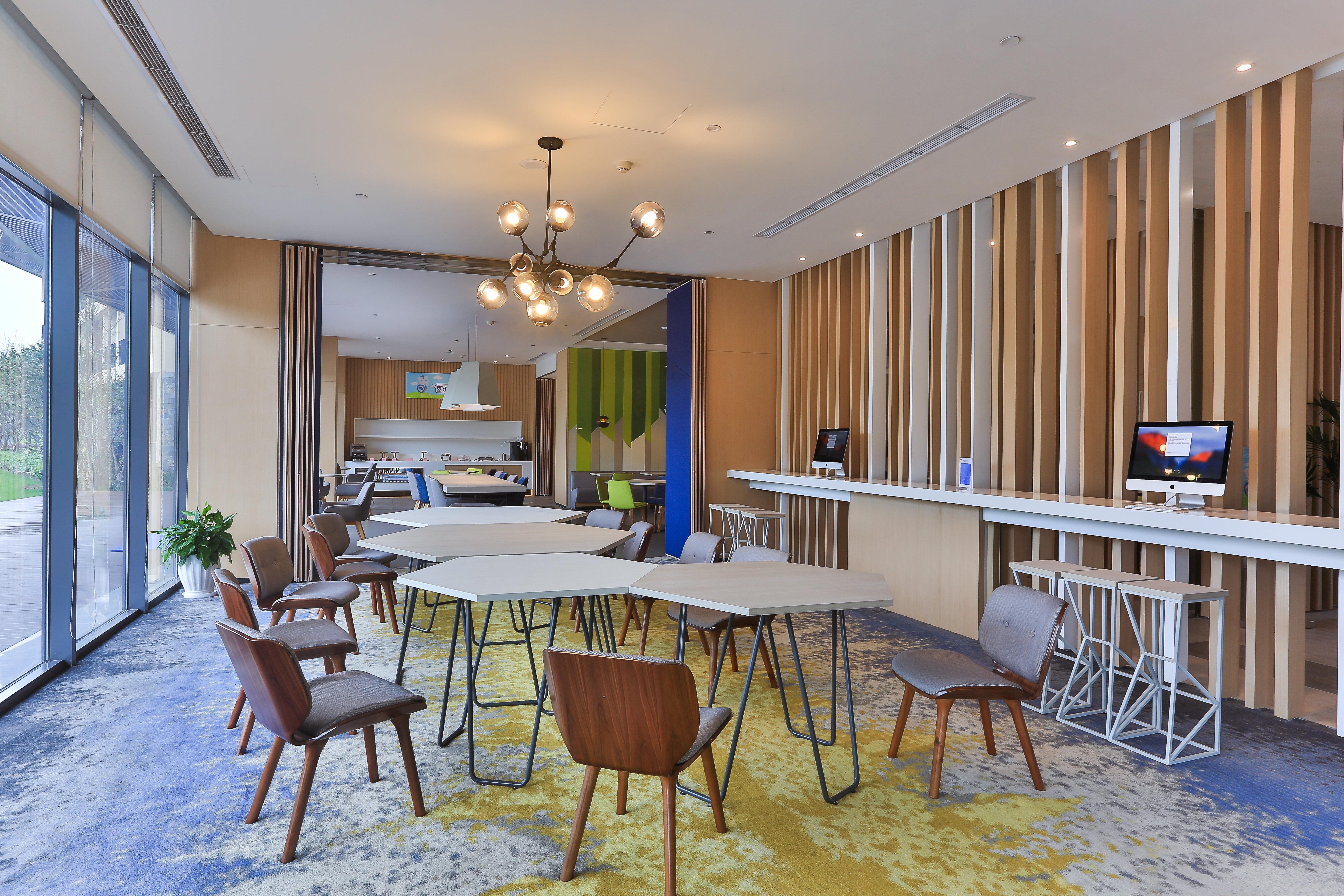 Holiday Inn Express Emei Mountain By Ihg Emeishan Exterior foto