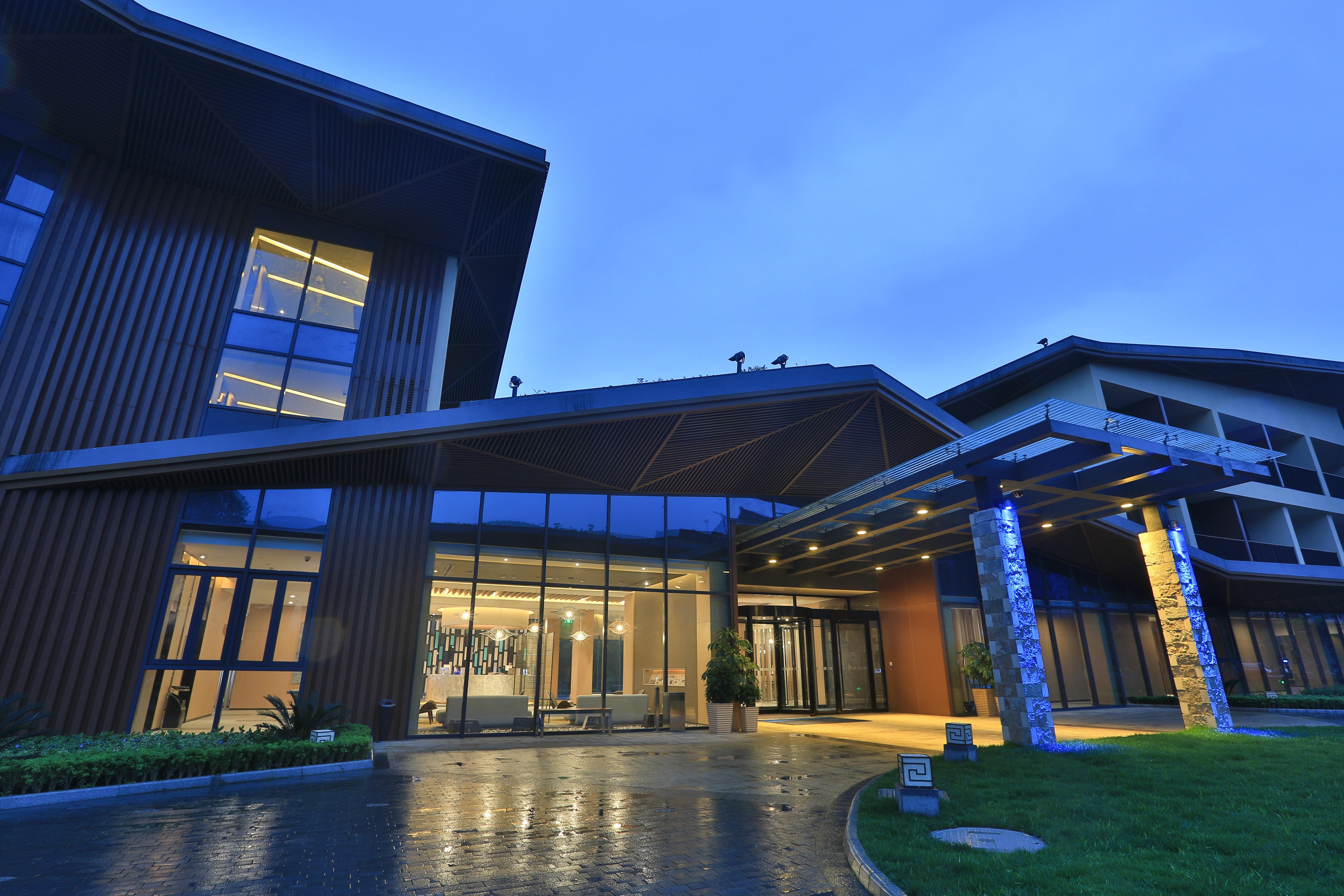 Holiday Inn Express Emei Mountain By Ihg Emeishan Exterior foto