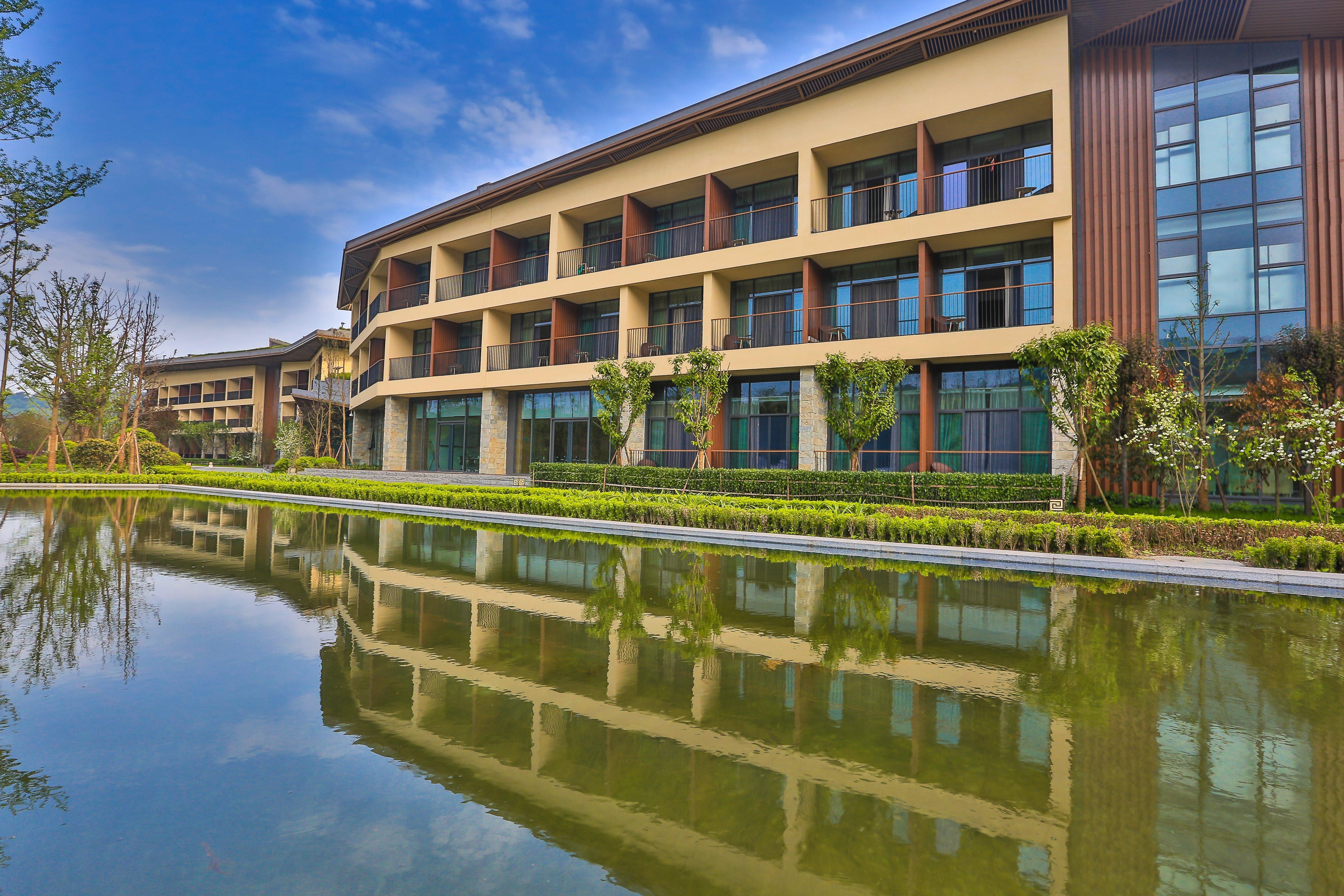 Holiday Inn Express Emei Mountain By Ihg Emeishan Exterior foto